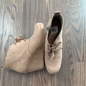 DV tan booties
